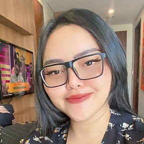 Rika-sexy-BBW Modelo/Ex-modelo escort in Kuta Bali offers Chupar e lamber o saco services