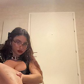 Maeva escort in Paris offers Bacio alla francese services