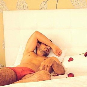 George escort in  offers sexo oral com preservativo services