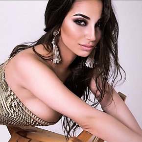 OXXY Modella/Ex-modella escort in Istanbul offers Pompino con preservativo services