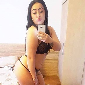 Kim escort in London offers Pipe sans capote et jouir services