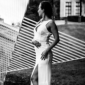 Anna-erotische-massage escort in Amsterdam offers Golden Shower (give) services