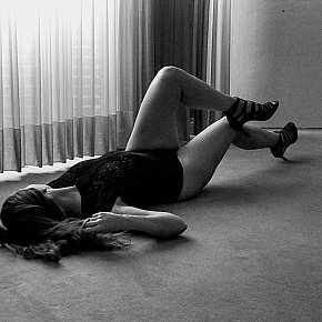 Anna-erotische-massage escort in Amsterdam offers Golden Shower (give) services