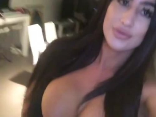 Voracious-Squirter-Elle Posterior Mare escort in Dubai offers Sărut services